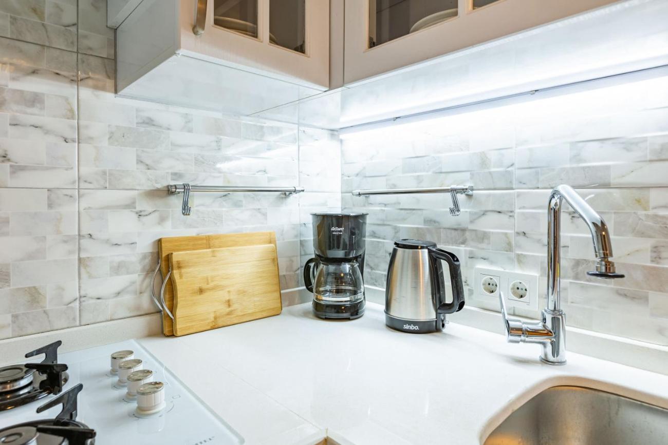 Apartamento Exceptional Flat 1 Min To Metro & Galata Tower Estambul Exterior foto